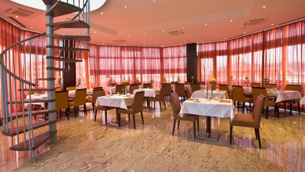 Aparthotel Premier 波德戈里察 餐厅 照片